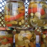 salat-assorted-s-houbami-a-zeleninou-recept-na-chutne-konzervovani.webp.webp