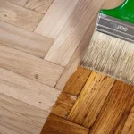 tento-trik-inspirovany-50-lety-vrati-vasi-drevene-podlaze-lesk.webp.webp
